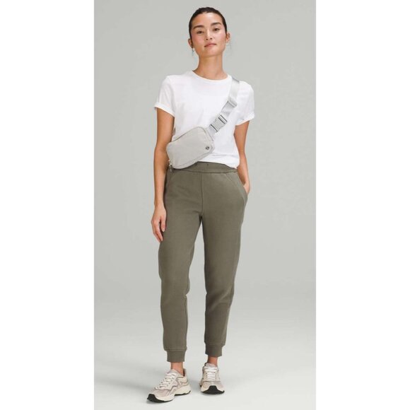 NWT Lululemon Everywhere 1L Gray Adjustable Crossbody Bag / Waist Fanny Pack O/S - Picture 4 of 11